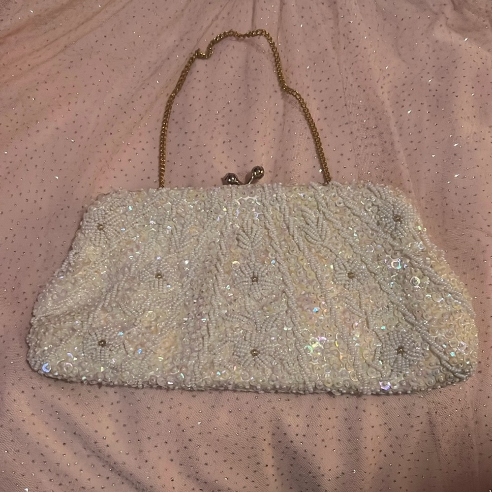 VINTAGE WHITE HANDMADE BEADED FLOWER CLUTCH WITH GOLDEN CHAIN AND ACCENTS
